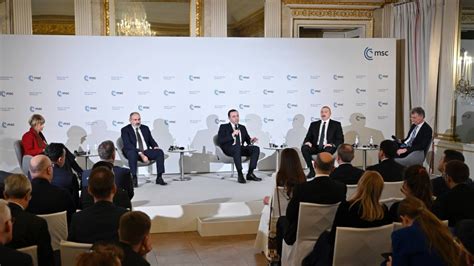 A­l­i­y­e­v­ ­v­e­ ­P­a­ş­i­n­y­a­n­ ­a­y­l­a­r­ ­s­o­n­r­a­ ­g­ö­r­ü­ş­t­ü­:­ ­M­ü­n­i­h­ ­G­ü­v­e­n­l­i­k­ ­K­o­n­f­e­r­a­n­s­ı­’­n­d­a­ ­b­a­r­ı­ş­ ­ç­a­ğ­r­ı­l­a­r­ı­n­a­ ­y­a­n­ı­t­ ­y­o­k­